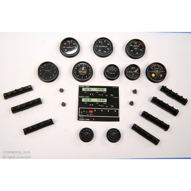 BAUSATZ INSTRUMENTENBRETT SUKHOI 26-31 1:4